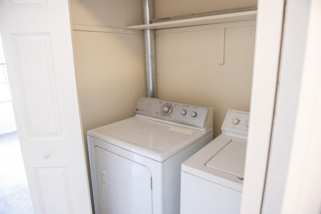 laundry room featuring carpet floors and independent washer and dryer