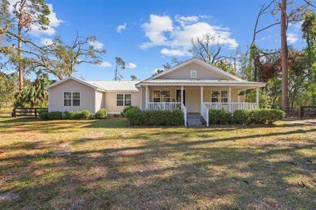 view of front facade with a porch, fence, and a front yard