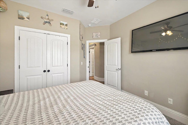 bedroom with baseboards, visible vents, ceiling fan, and a closet
