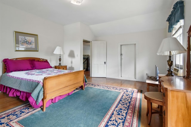 1118 W Green St, Perry, FL 32347 - bedroom featuring wood finished floors and vaulted ceiling