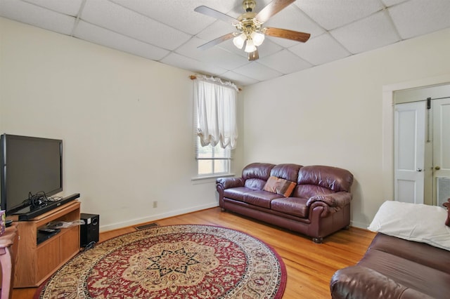 1118 W Green St, Perry, FL 32347 - living area with a drop ceiling, wood finished floors, a ceiling fan, and baseboards