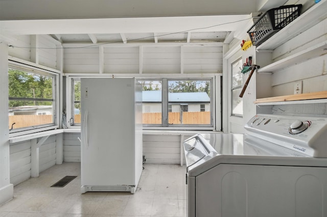 1118 W Green St, Perry, FL 32347 - laundry room featuring washing machine and clothes dryer