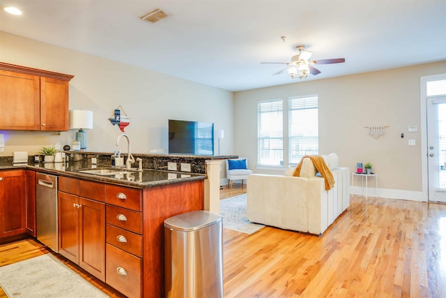 415 Saint Francis St Unit 133, Tallahassee, FL 32301 - kitchen featuring a sink, a peninsula, light wood finished floors, open floor plan, and a ceiling fan