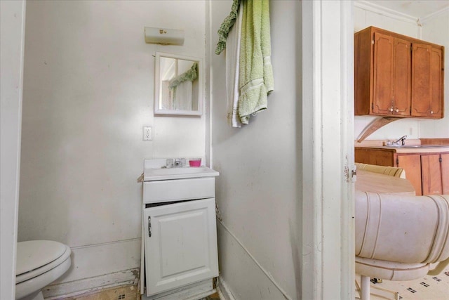 143 Washington Ave, Havana, FL 32333 - half bathroom featuring toilet and vanity