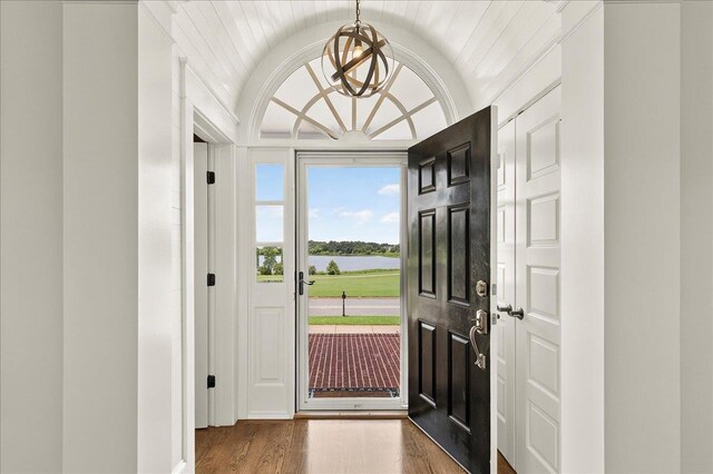 4640 Grove Park Dr, Tallahassee, FL 32311 - entrance foyer featuring dark wood-style floors, a water view, and vaulted ceiling