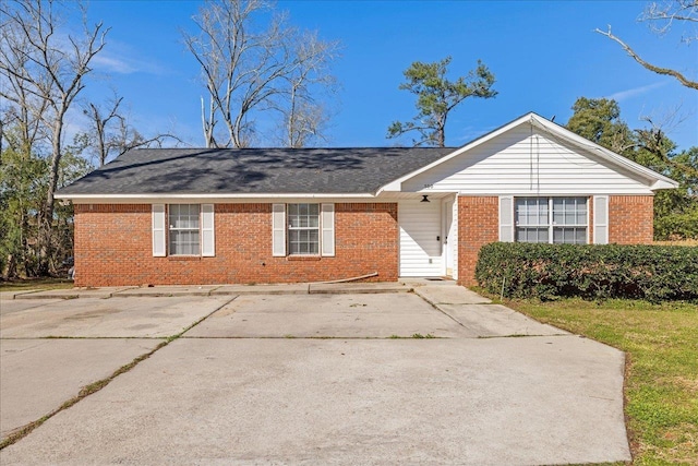 ranch-style home featuring brick siding