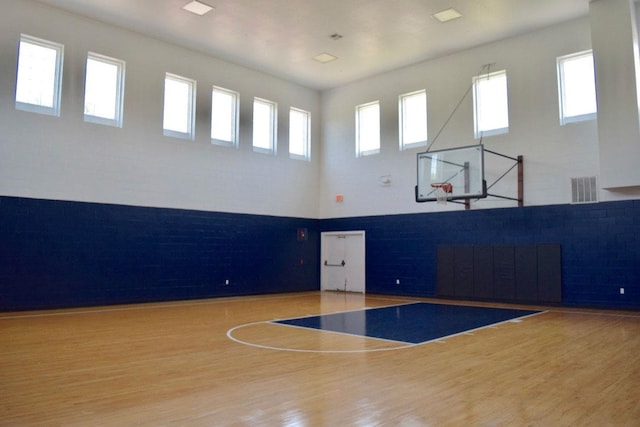 view of sport court with plenty of natural light