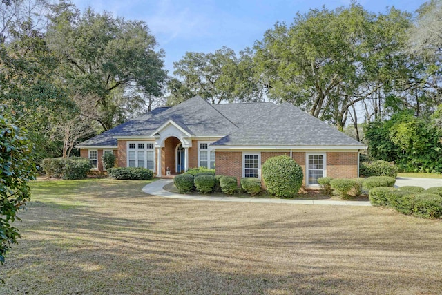 view of front of property with a front yard