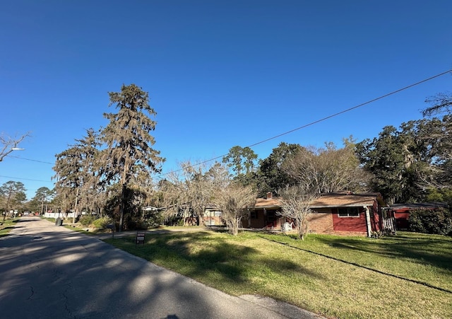 view of front of house with a front yard