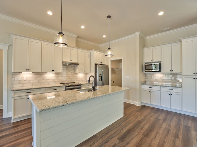 kitchen featuring dark wood-style floors, a sink, stainless steel appliances, under cabinet range hood, and white cabinetry