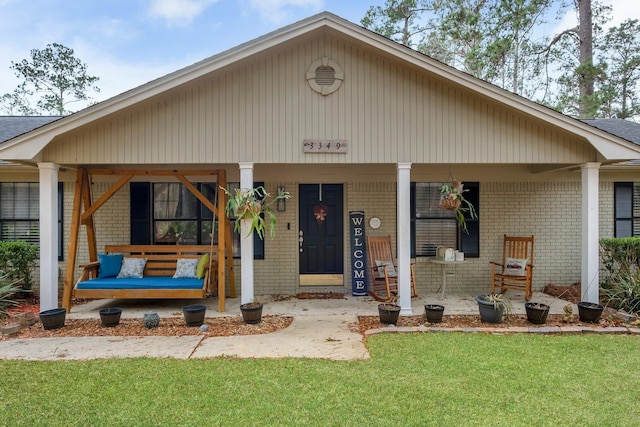 view of front of home with a front lawn and covered porch