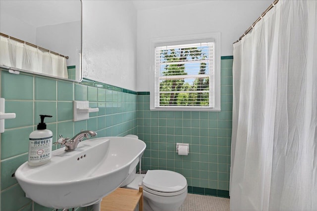 1454 S Gadsden St -, Unit Tallahassee, FL 32301 - full bath with tile walls, a shower with curtain, tile patterned flooring, and wainscoting