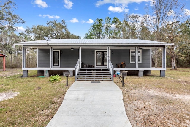 view of front facade with covered porch and a front lawn