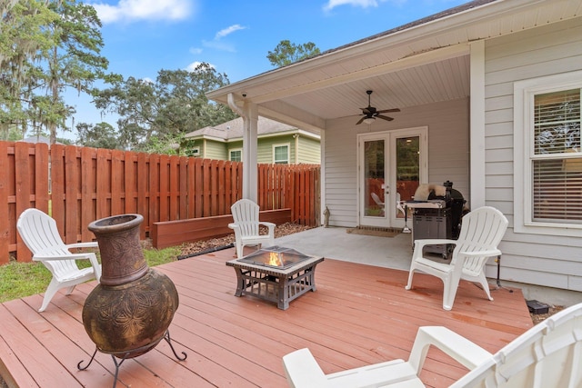 wooden terrace featuring an outdoor fire pit and ceiling fan