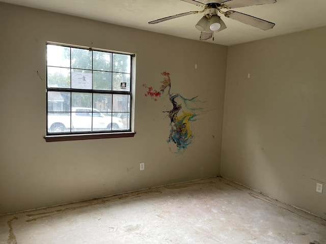 empty room featuring ceiling fan