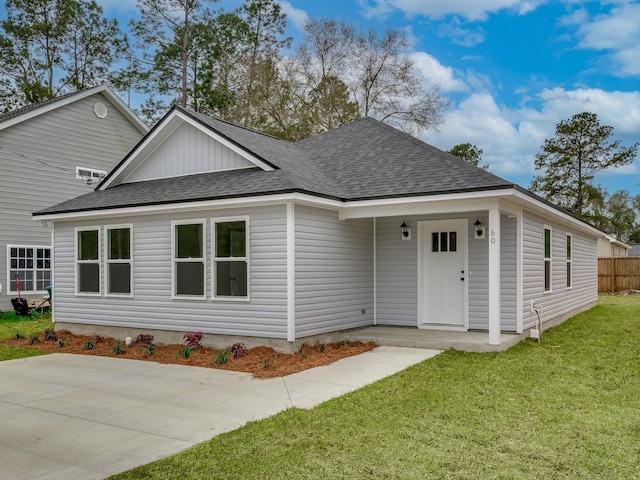 view of front facade with a front yard