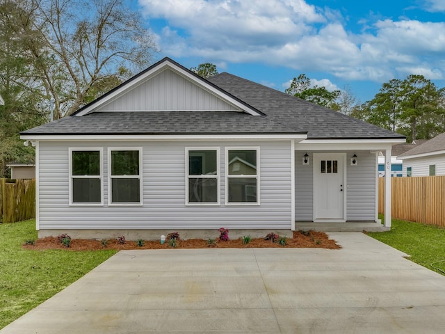 view of front of home with a front yard