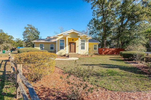 view of front of property with a front yard