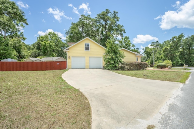 view of front of house featuring a front lawn and a garage