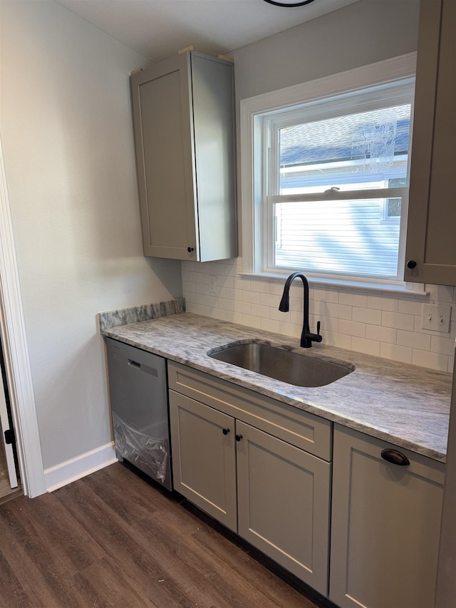 kitchen featuring dark wood-type flooring, dishwasher, sink, and gray cabinetry