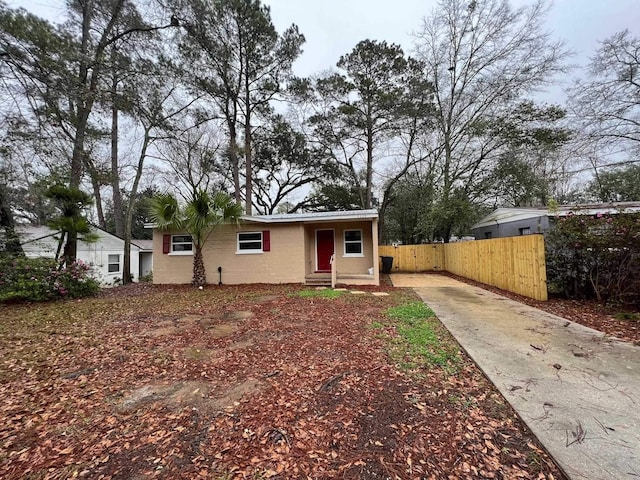 view of front of property