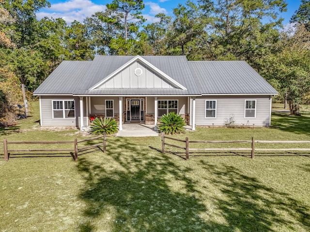 view of front facade with a porch and a front lawn