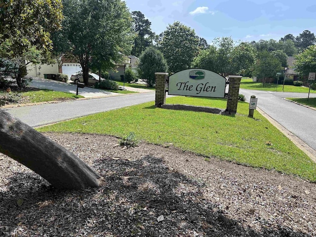9321 Royal Troon Dr, Tallahassee, FL 32312 - community / neighborhood sign featuring a lawn