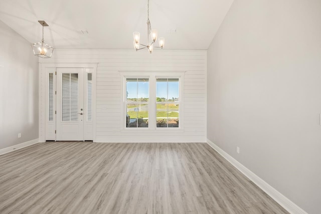 empty room with an inviting chandelier and light wood-type flooring