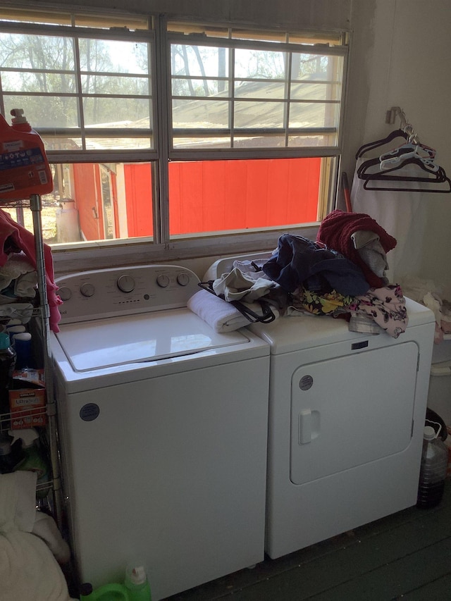 washroom with laundry area and washing machine and dryer