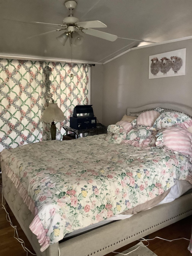 bedroom with a ceiling fan