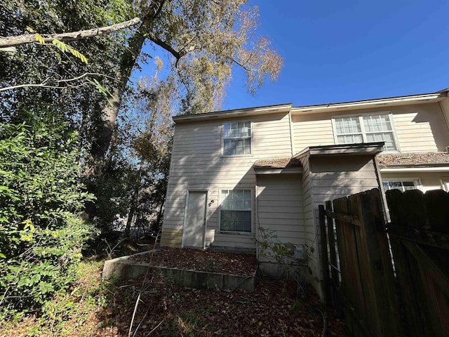 2230 Parrot Ln, Tallahassee, FL 32303 - back of house with fence