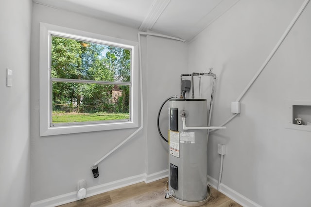 319 Meadowbrook Ln, Tallahassee, FL 32304 - utilities featuring water heater