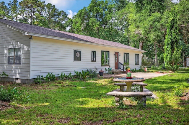 147 Hawk Ridge Dr, Havana, FL 32333 - single story home featuring entry steps, a front lawn, and crawl space