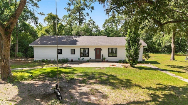 147 Hawk Ridge Dr, Havana, FL 32333 - single story home featuring a patio area and a front yard
