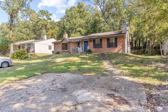 single story home with a front lawn