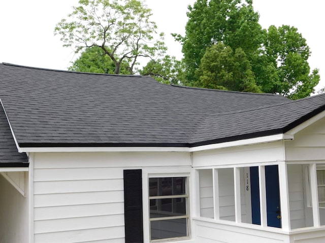 118 N Virginia St, Quincy, FL 32351 - exterior view of a shingled roof