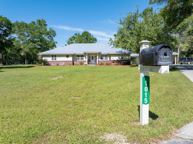 single story home with a front lawn