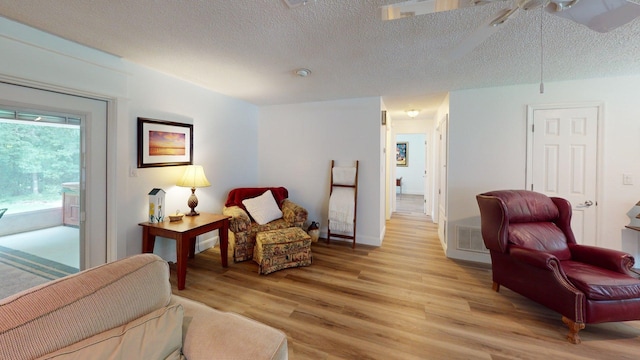 594 Green Oaks Rd, Havana, FL 32333 - living area featuring light wood finished floors, a textured ceiling, and a ceiling fan