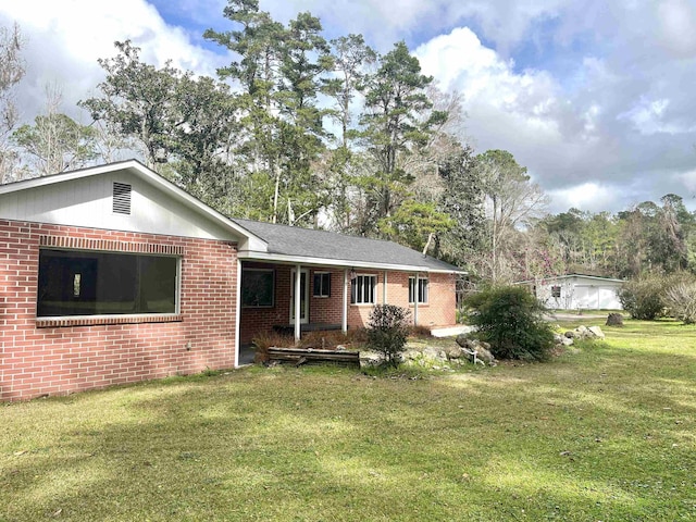 ranch-style house with a front yard