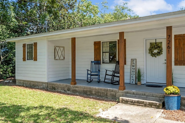 entrance to property featuring a porch