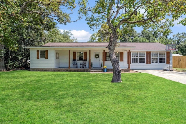 single story home featuring covered porch and a front lawn