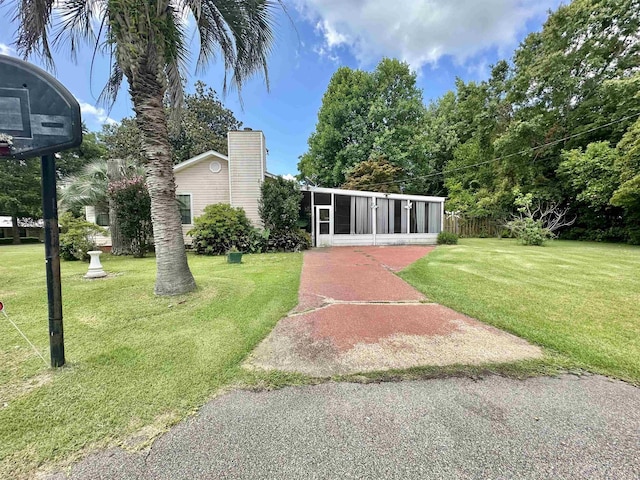 508 NE 3rd St, Havana, FL 32333 - view of green lawn with a sunroom