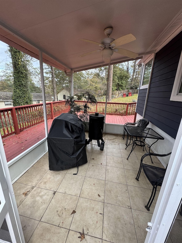 sunroom / solarium with ceiling fan