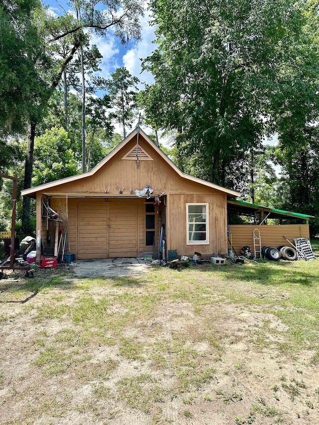 view of front of house with a front yard