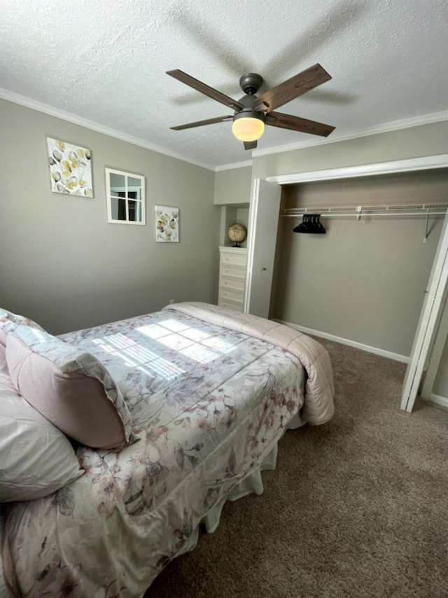 bedroom with ceiling fan, a textured ceiling, crown molding, a closet, and carpet floors