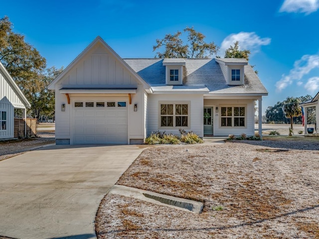 view of front facade featuring a garage