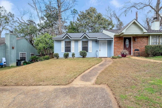 ranch-style house featuring a front lawn