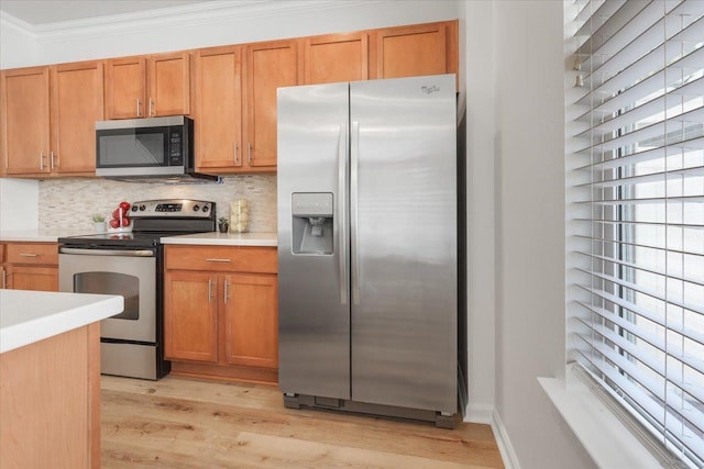 4312 Four Oaks Blvd, Tallahassee, FL 32311 - kitchen with stainless steel appliances, ornamental molding, tasteful backsplash, light wood-style floors, and light countertops