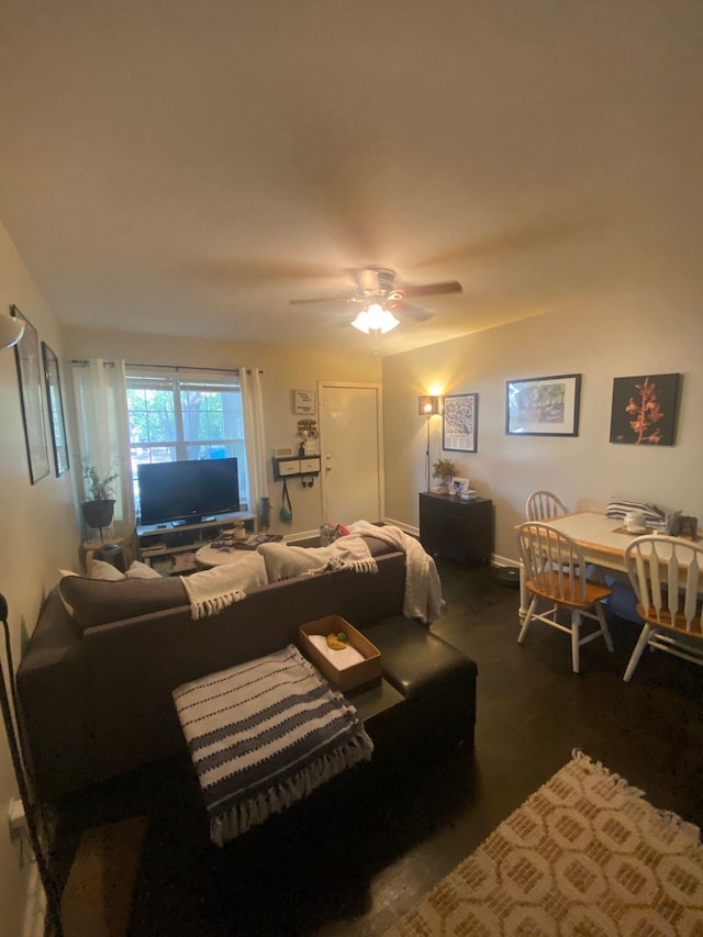 bedroom featuring ceiling fan