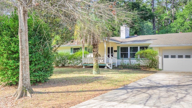 view of front of home featuring a garage and a front yard